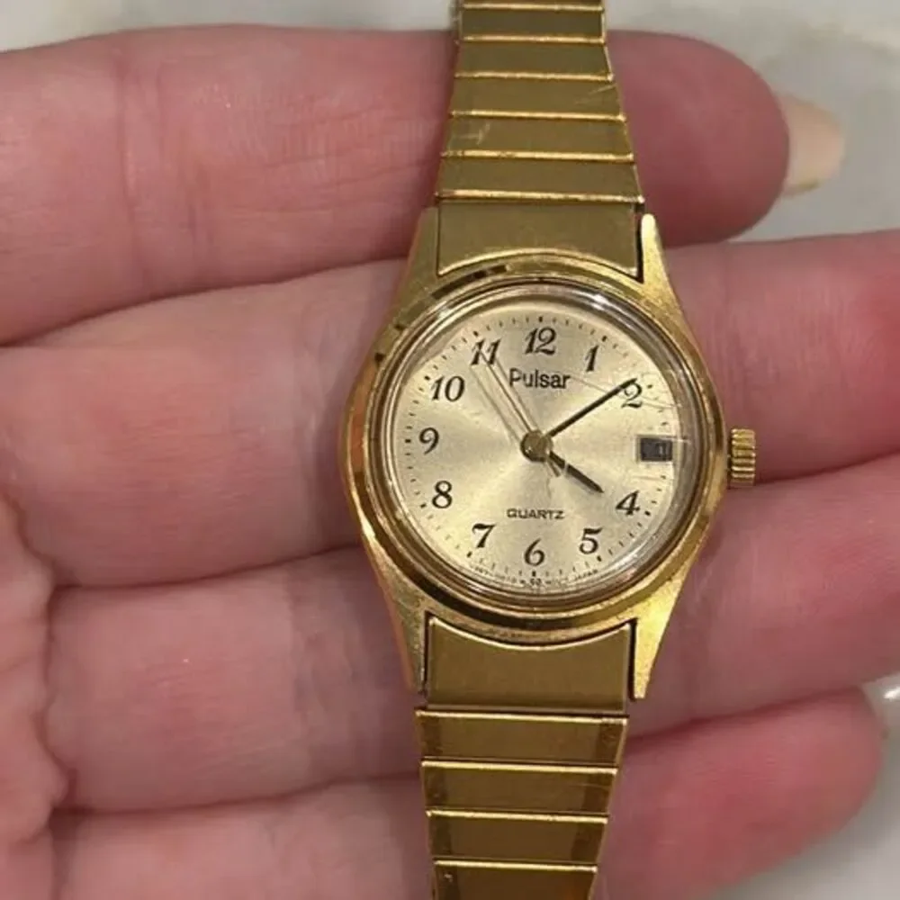 Vintage Pulsar Quartz Gold-Tone Women's Watch Champagne Dial Date Expansion Band